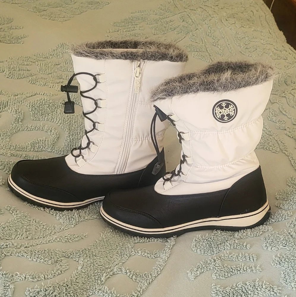 totes White and Black Winter Boots with Faux Fur Trim